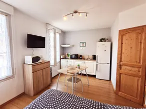 Air-conditioned 24 m2 studio, very bright and quiet. - Image 2