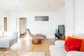 BRIGHTON BEACH APARTMENT Parking Free On-site EV - Image 5