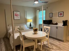 The Flamingo - Beautiful Studio Apartment - Image 2