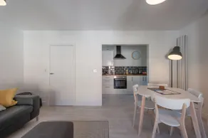 Cuthbert’s Corner. Modern apartment, Central Wells - Image 4