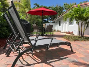 Beautifully Renovated Beachside Ocean Cabana - Image 4
