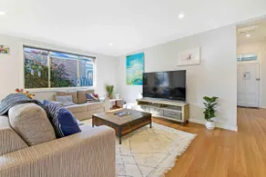 Cottage on Lords - Image 2
