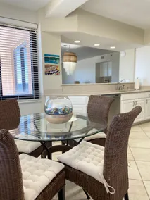 First floor, corner unit and beautiful beach views - Image 5