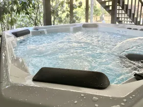Cozy Cabin w/ Hot Tub, enjoy skiing & tubing - Image 4