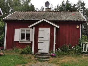 Cozy cottage by the swimming area - Image 2