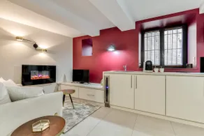 Luxury Suite with Jacuzzi & Sauna - 160M Cité - Image 4