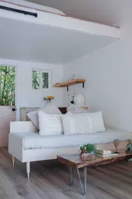 Stunning Vineyard Pond Cabin - Image 2