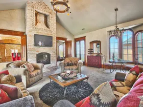 Draper Castle Luxury Apartment - Image 2