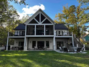 5-bdrm lakehouse w boathouse on LkGaston sleeps 11 - Image 2
