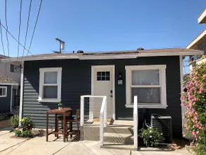 2bed1bath Bungalow w/ laundry and parking - Image 2