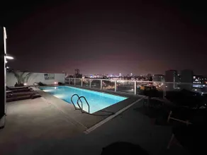 Cozy flat near airport with pool, gym & parking - Image 4