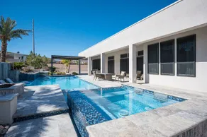 Luxury home close to everything - Image 3
