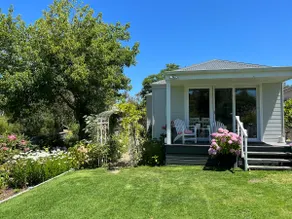 2 Bedroom Hamptons Style Cottage located Mt Eliza - Image 2