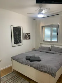 Marina Sea View Apartment - Image 5