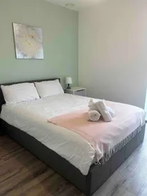 Modern 2BR Sleeps 4 Easy Access to City Centre - Image 4