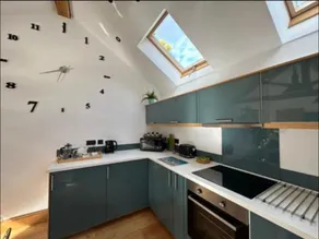 The Oaks. Bespoke glazed oak framed accommodation. - Image 5