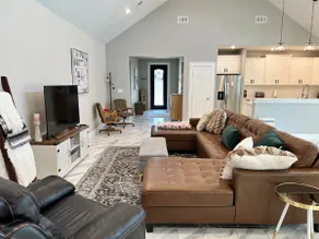 Brand New Home Sleeps 16+ comfortably! - Image 4
