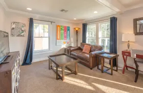 Downtown (Ivanhoe Village) Loft Apartment - Image 2