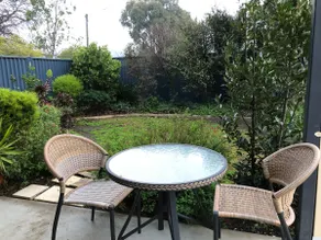 Cosy guesthouse in quiet area with private parking - Image 4