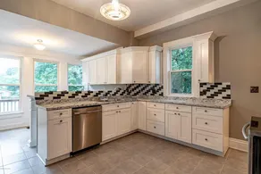 2 Bed/2.5 Bath Restored Beauty - Pistachio Palace - Image 4