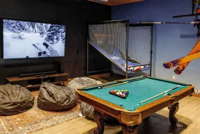 Sleeps 12 | w/HotTub & Sauna | 9 Min From Slopes - Image 2