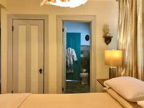 Jewelbox Suite w/ Private Entry - Perfect Locale - Image 3