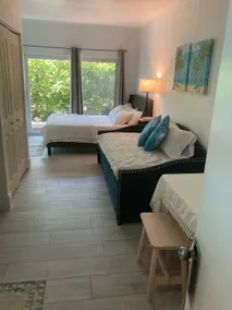 Private Waterfront Studio Paradise - Image 3