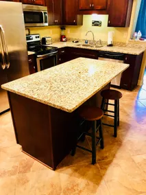 Oxford Condo-Minutes from Campus and Square - Image 5