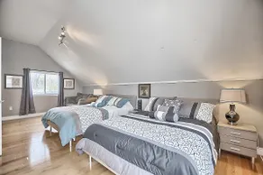 6-Bed Home near Lake Simcoe & Innisfil Beach Park - Image 5