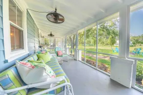 1891 Coastal Charmer: fully renovated farmhouse  - Image 4