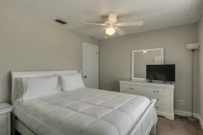 Cozy Tropical Oasis - Image 3