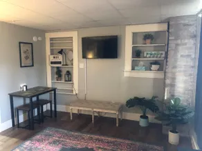 2 bed w/ garage by hospital in quiet area - Image 3