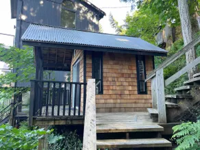 Cozy Lakefront Cottage - Image 2
