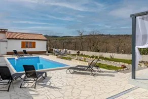 Villa Noir, a luxurious paradise with a pool, just 15 minutes from Split - Image 3