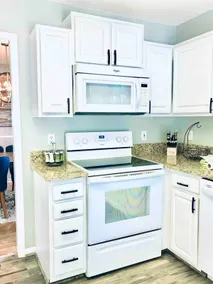 Mountain Retreat: Pool, Hot Tub & Spacious, Family-Friendly Comfort - Image 5