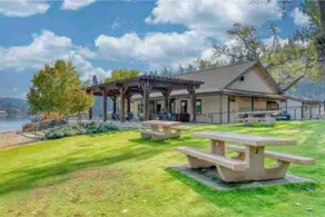 Pine Inn Yosemite, private lake - Image 3