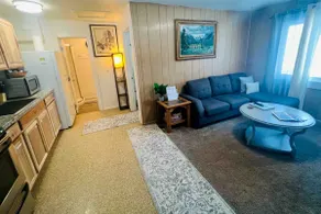 Bright, Newly Remodeled & In the Heart of Fbks - Image 2