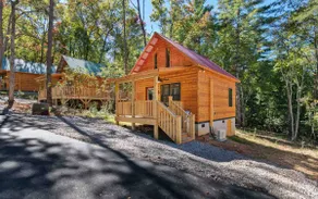Cozy Cabin Hideaway - Image 3