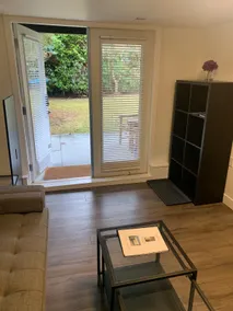 Modern, bright and peaceful 2 Bedroom ground floor private suite. Fully licensed - Image 3