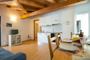 Apartment with swimming pool near the beach - Image 2