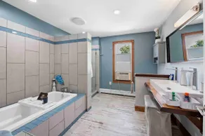 Stylish, entire 3-bedroom, 1.5 bath, single house. - Image 3