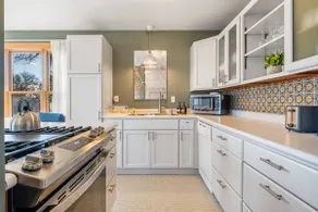 Cozy 1BR Minneapolis duplex near DT, Airport & MOA - Image 2