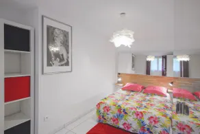 Bottom of villa, terrace, wooded land, parking - Image 4