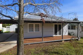 Newly Renovated Turvey Park House - Image 3