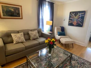 Exquisite 3rd Floor Private Apt with Style - Image 3