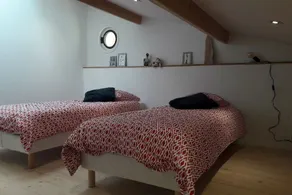 Villa under fyrretræer, 3 minutters gang fra stranden og butikker. - Image 4