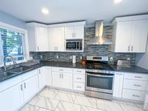 Spacious 4b4bath 2300ft Home Centrally Located - Image 2