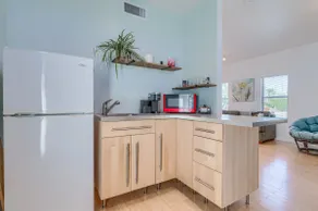 Mid-Town Bungalow Stay - Image 2