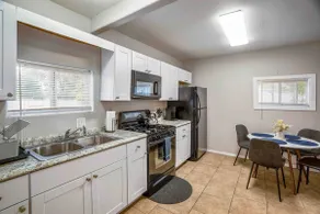 1 Bed home with large fenced in yard! near Airport - Image 5