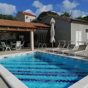 House with pool - Image 4